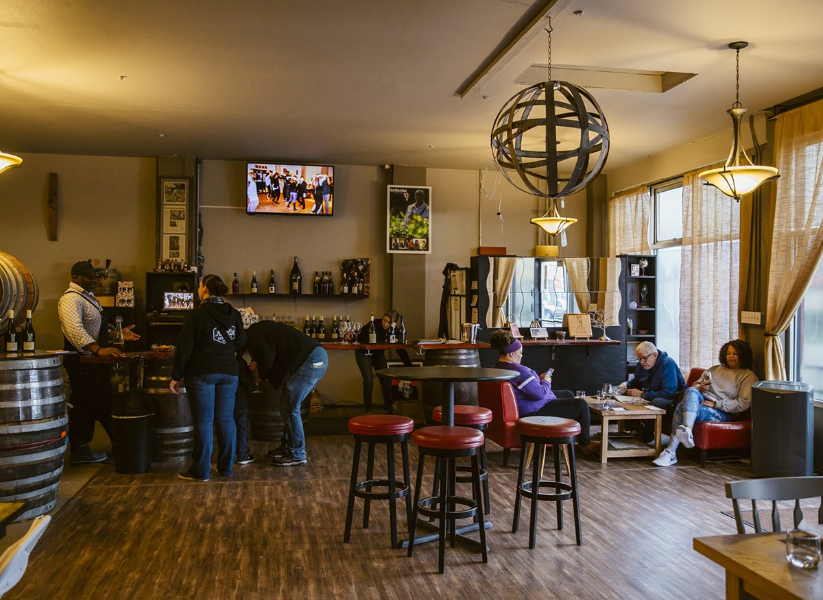 Patrons relax in Abbey Creek's welcoming tasting room. Photo by Ashley Anderson.