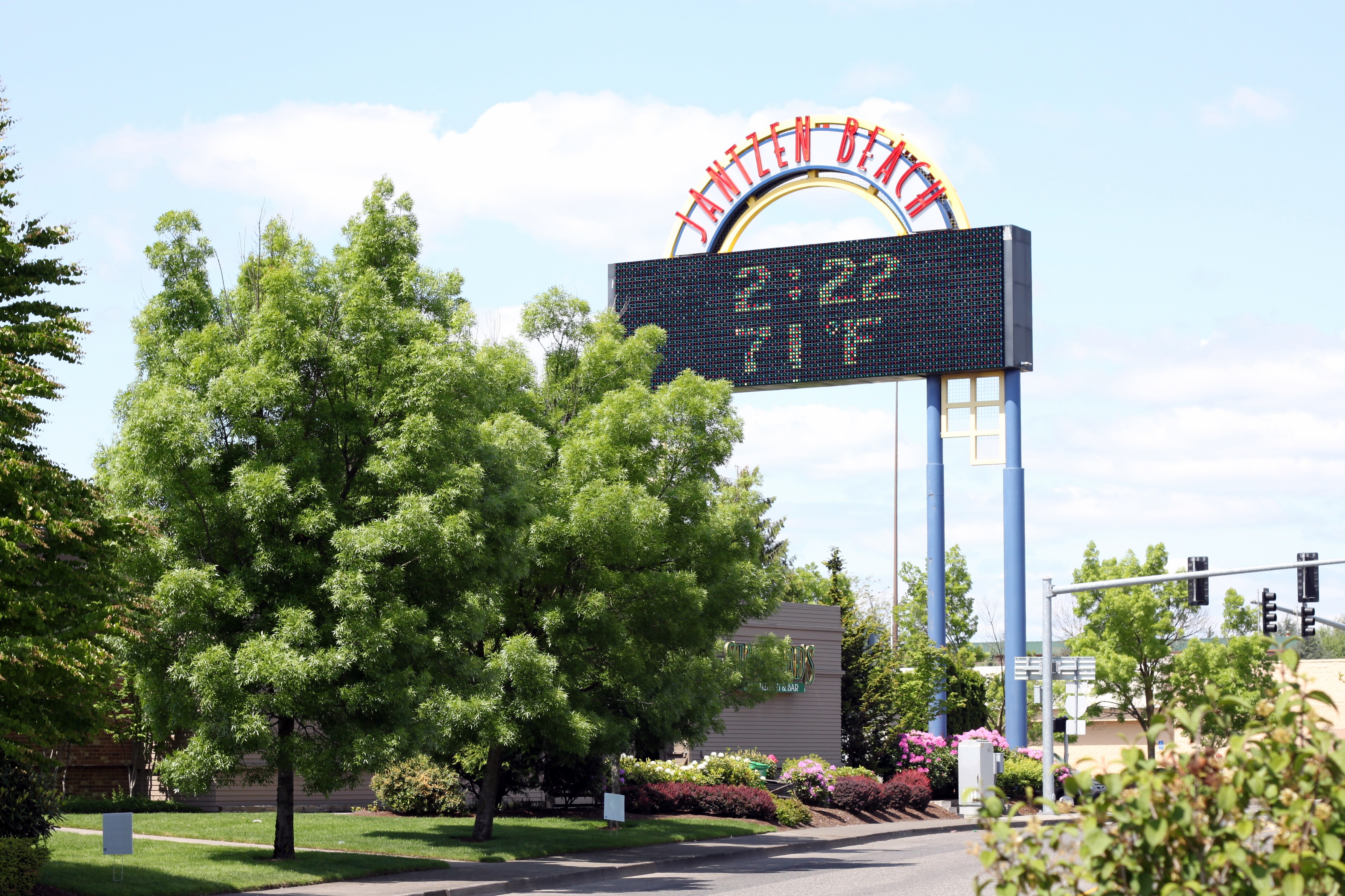outdoor sign at Jantzen Beach Center