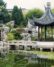 Lan Su Chinese Gardenには、静かな庭園の小道と居心地の良いティーハウスがあります。